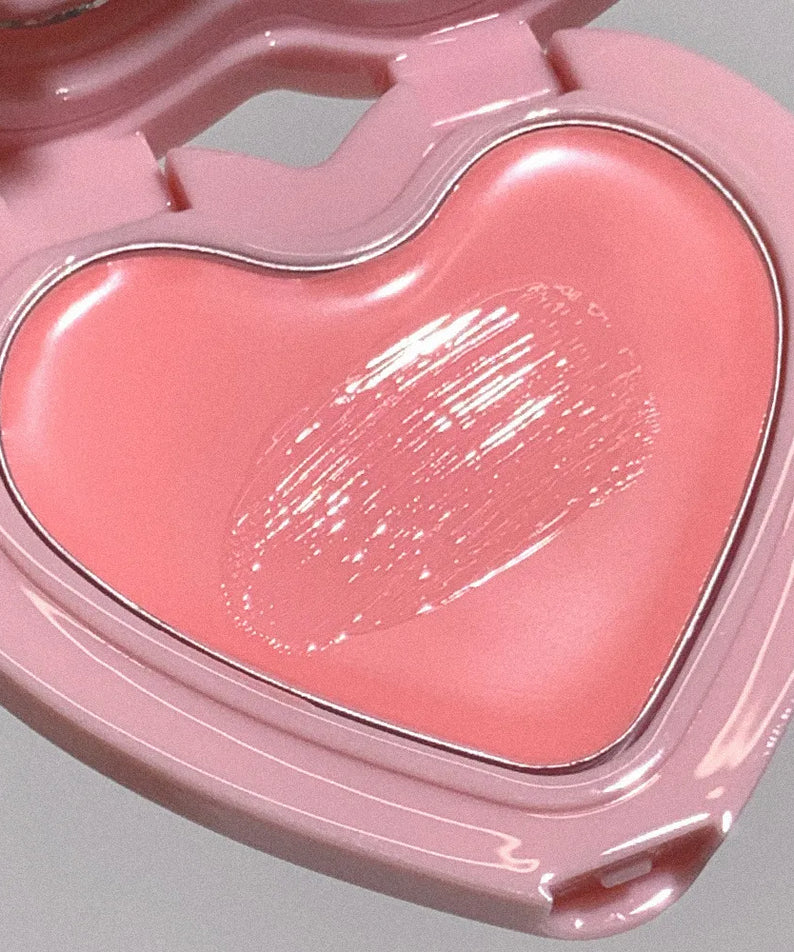 AOU Soft Cream Blush, maquillage en crème rose, flacon cœur brillant, gros plan sur fond clair. Marque AOU