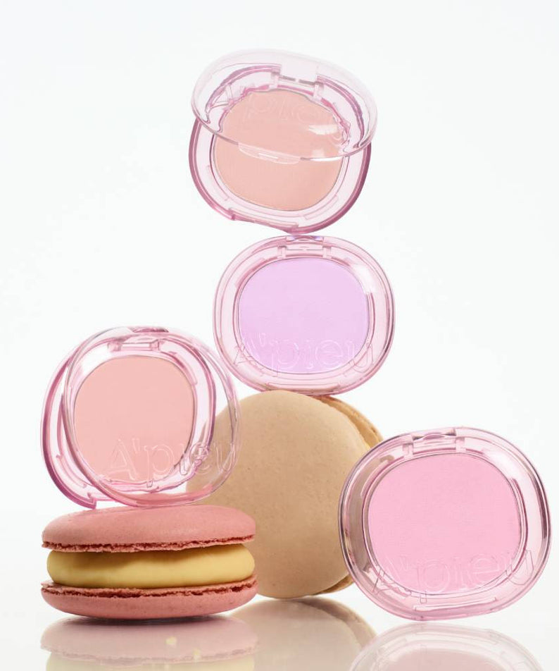 A'PIEU Juicy Pang Pastel Blusher de la marque A'PIEU, boîtiers roses avec fards pastel sur fond blanc