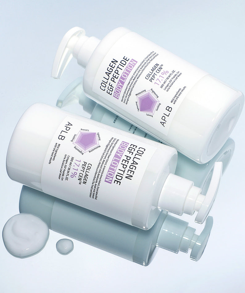 APLB Collagen EGF Peptide Body Lotion, flacons APLB sur fond bleu clair, texture de crème visible
