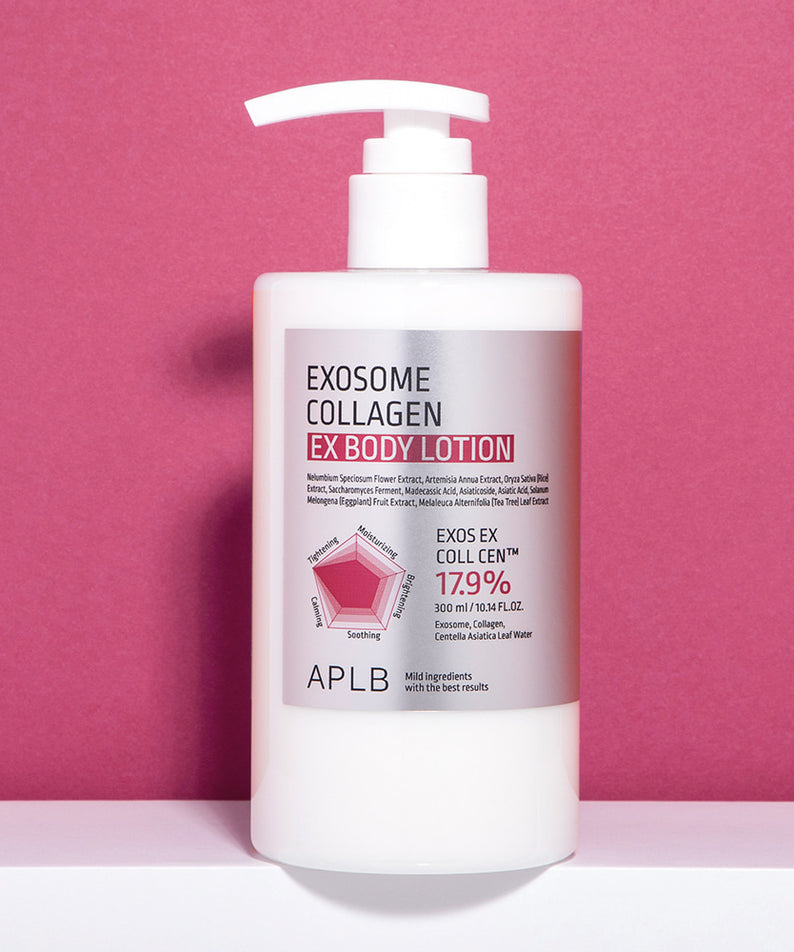 APLB Exosome Collagen EX Body Lotion 300ml, flacon pompe sur fond rose, mise en scène cosmétique de la marque APLB.