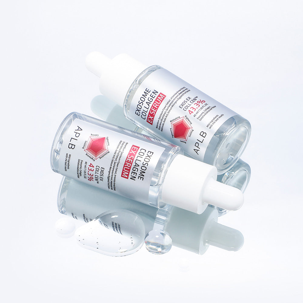 APLb Exosome Collagen EX Serum 40ml APLB, flacons sérum sur fond blanc avec gouttelettes, packaging cosmétique