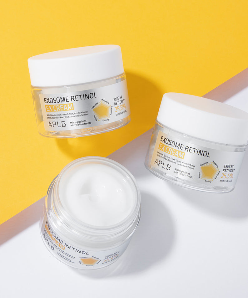 APLB Exosome Retinol EX Cream 55ml, crème visage APLB sur fond jaune, pots et texture blanche en gros plan.