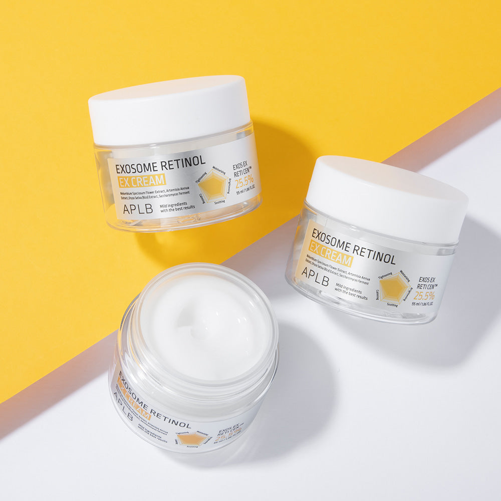 APLB Exosome Retinol EX Cream 55ml, crème visage APLB sur fond jaune, pots et texture blanche en gros plan.