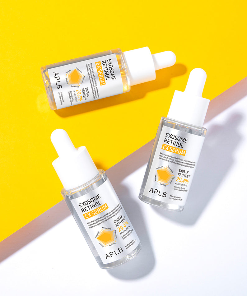 APLB Exosome Retinol EX Serum 40ml APLB, flacons sérum sur fond jaune et ombres, mise en scène beauté.