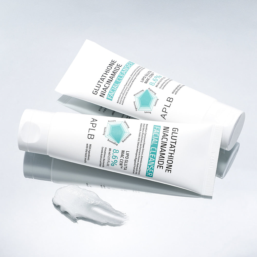 APLB Glutathione Niacinamide Facial Cleanser 80ml, crème nettoyante APLB sur fond blanc, tube avec mousse, contexte visage.