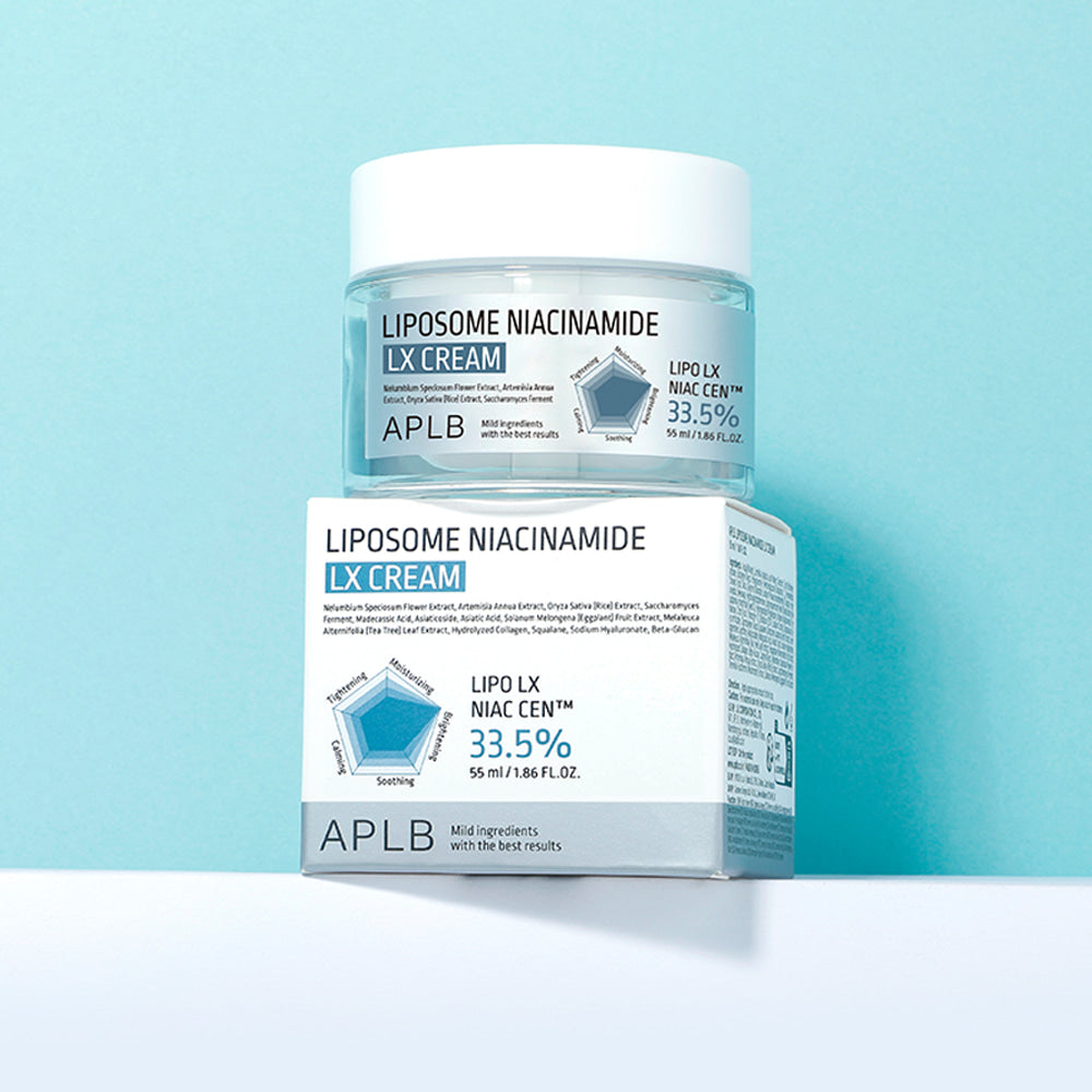 APLb Liposomal Niacinamide LX Cream 55ml, marque APLB, crème visage en pots sur fond bleu clair, contexte cosmétique.