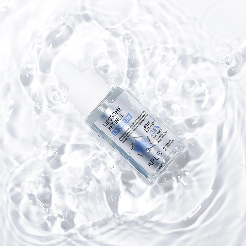 APLB Liposome Retinol LX Serum 40ml de APLB, flacon sur fond blanc, bulles/texture hydratante, style cosmétique.