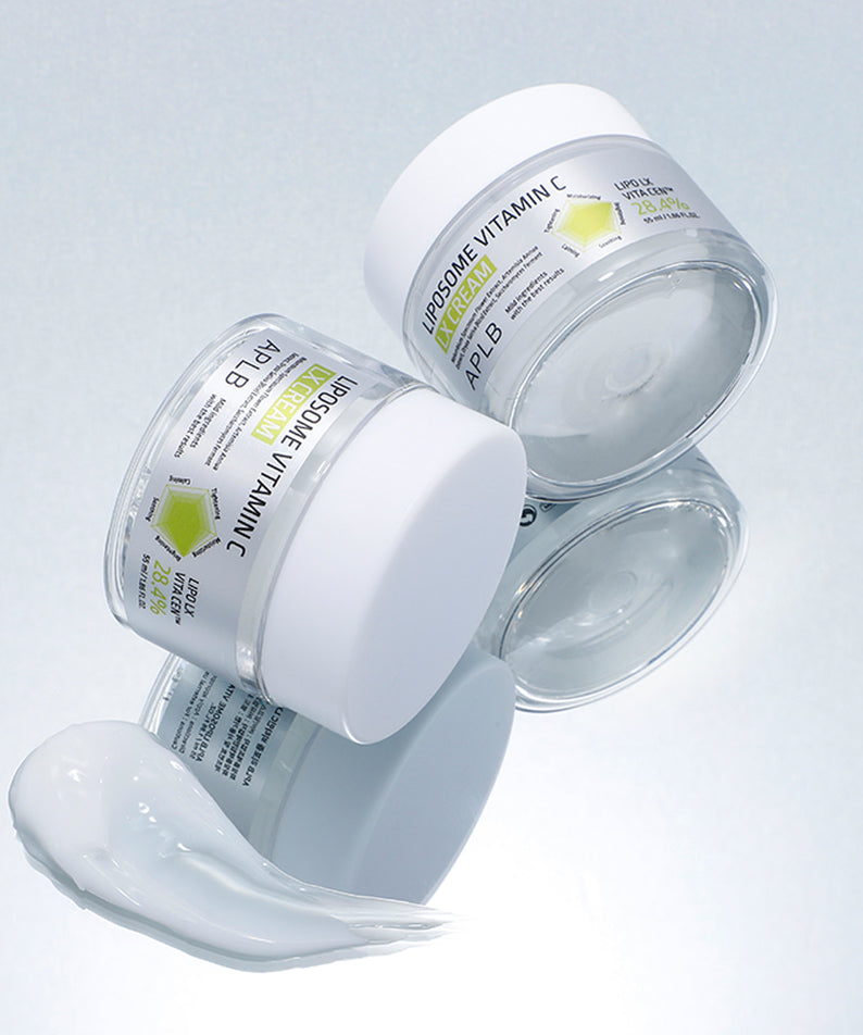 APLb Liposome Vitamin C LX Cream 55ml, crème blanche APLB avec vitamine C en flacons, contexte visuel sur fond clair