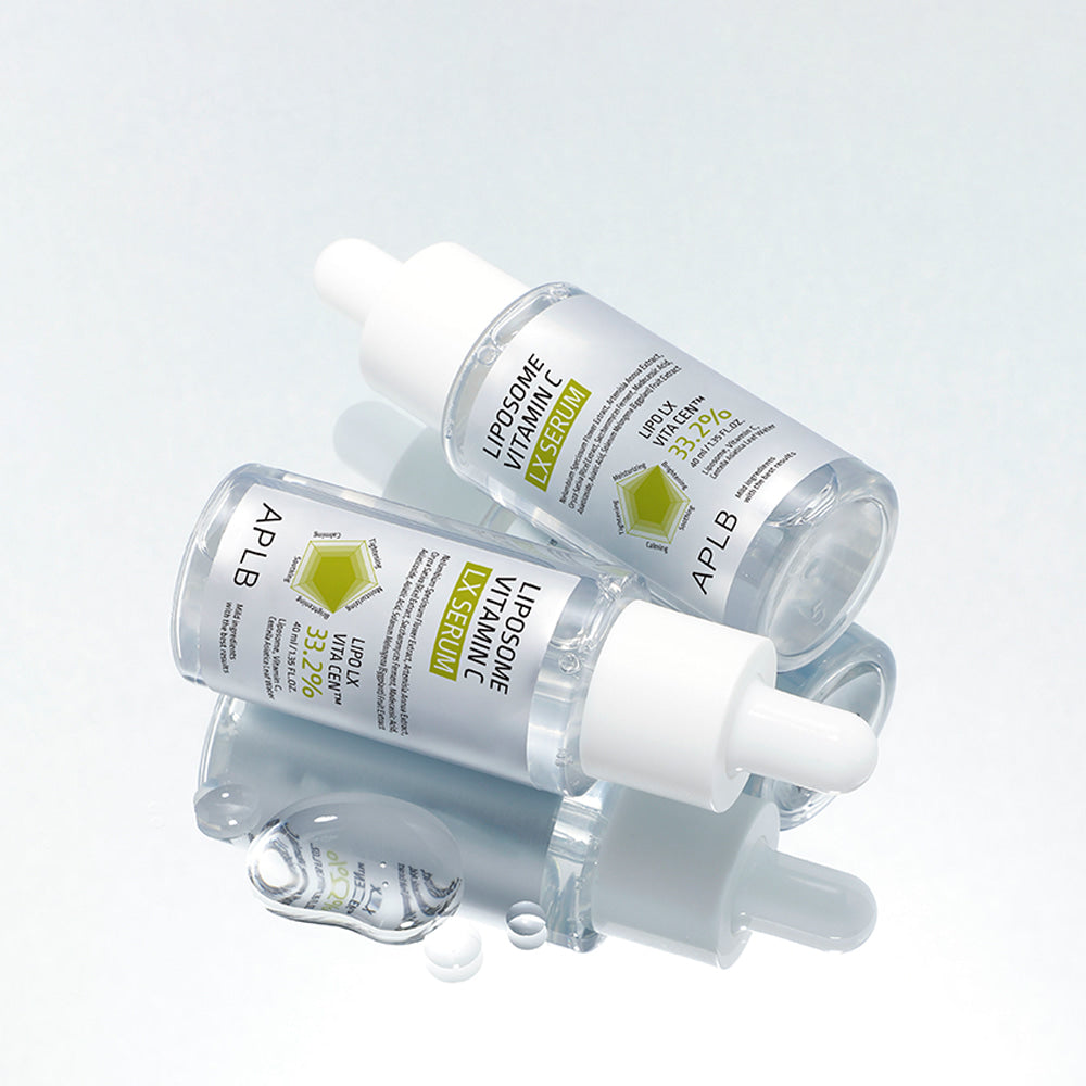 APLB Liposome Vitamin C LX Serum 40ml de la marque APLB, bouteille et flacons sur fond clair, contexte skincare beauté.
