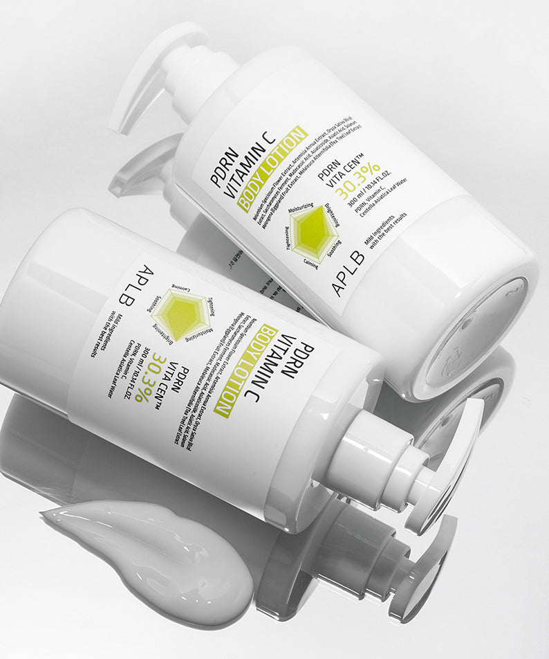 APLB PDRN Vitamin C Body Lotion 300ml, flacon crème sur fond blanc, texture lisse, marque APLB en contexte vitrine.