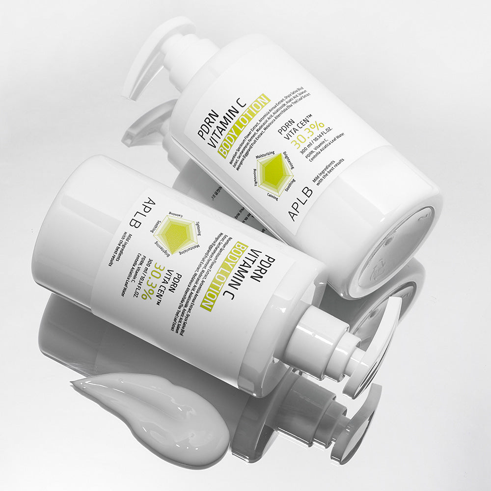 APLB PDRN Vitamin C Body Lotion 300ml, flacon crème sur fond blanc, texture lisse, marque APLB en contexte vitrine.