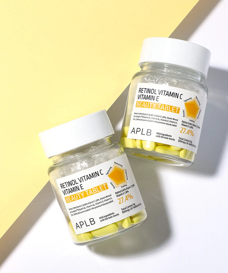 APL B Retinol Vitamin C Vitamin E Beauty Tablet de la marque APLB, flacons sur fond jaune avec lumière douce