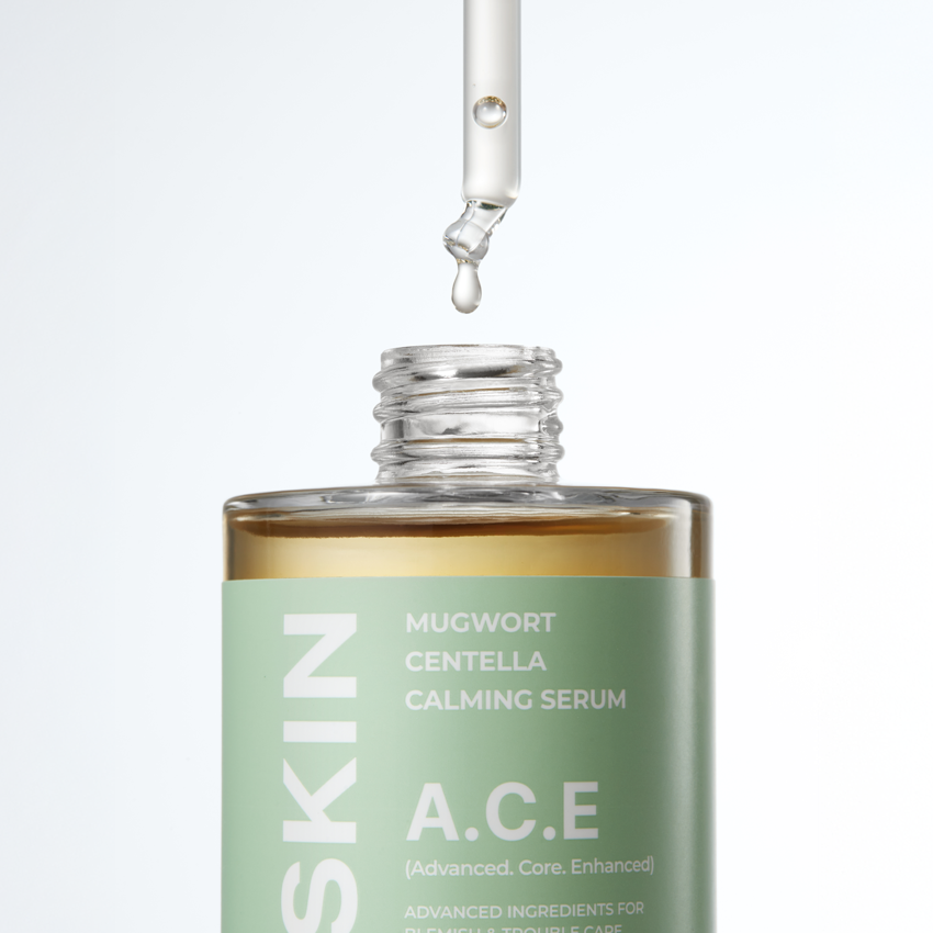 APRILSKIN Centella Calming Ampoule 110g de la marque APRILSKIN, flacon serumière avec goutte de sérum sur fond blanc