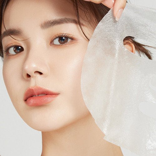 APRILSKIN Real Calendula Deep Essence Mask : visage hydraté en gros plan, feuille de masque blanche, marque APRILSKIN, soin peau.