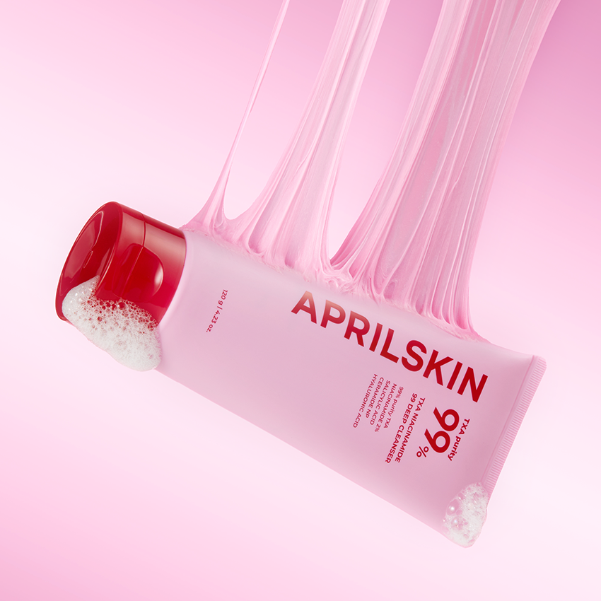 APRILSKIN TXA Niacinamide 99 Deep Cleanser 120g de la marque APRILSKIN, flacon rose sur fond rose clair.