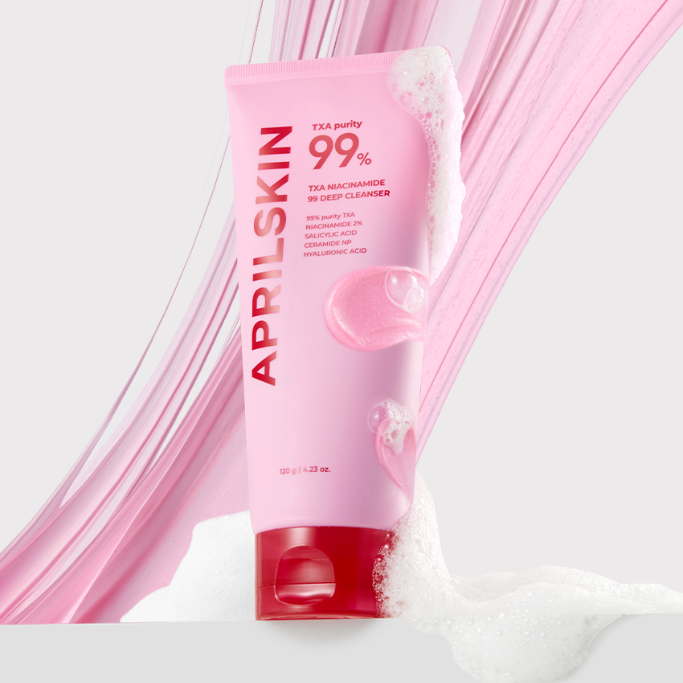 APRILSKIN TXA Niacinamide 99 Deep Cleanser 120g, tube sur fond rose avec gel moussant, visuel produit en studio.