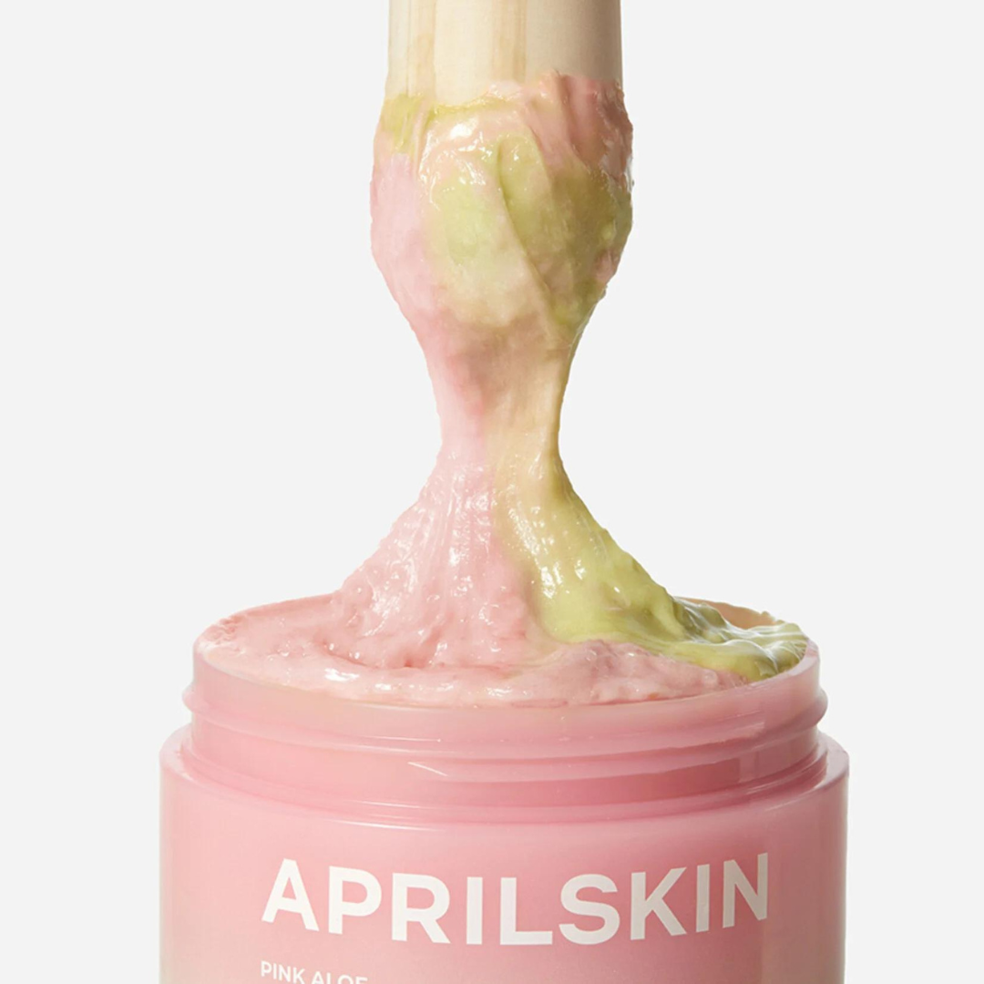 APRILSKIN Pink Aloe Pack Cleanser de la marque APRILSKIN, pot rose avec texture aloe, fond clair