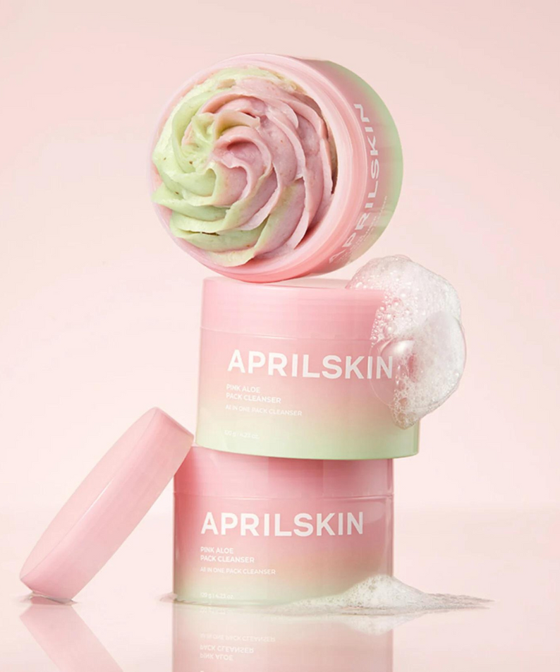 Décris l'image en français : APRILSKIN Pink Aloe Pack Cleanser, bouteille rose et verte sur fond pastel, marque APRILSKIN.