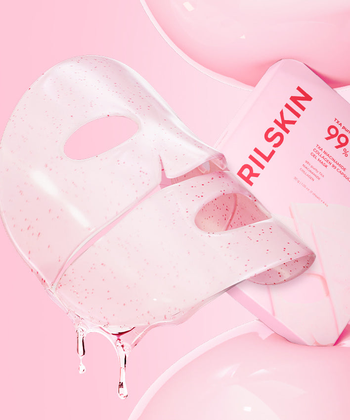 APRILSKIN TXA Niacinamide Collagen 99 Capsule Gel Mask 4 Sheets, masque en gel transparent en cours d'utilisation, fond rose.
