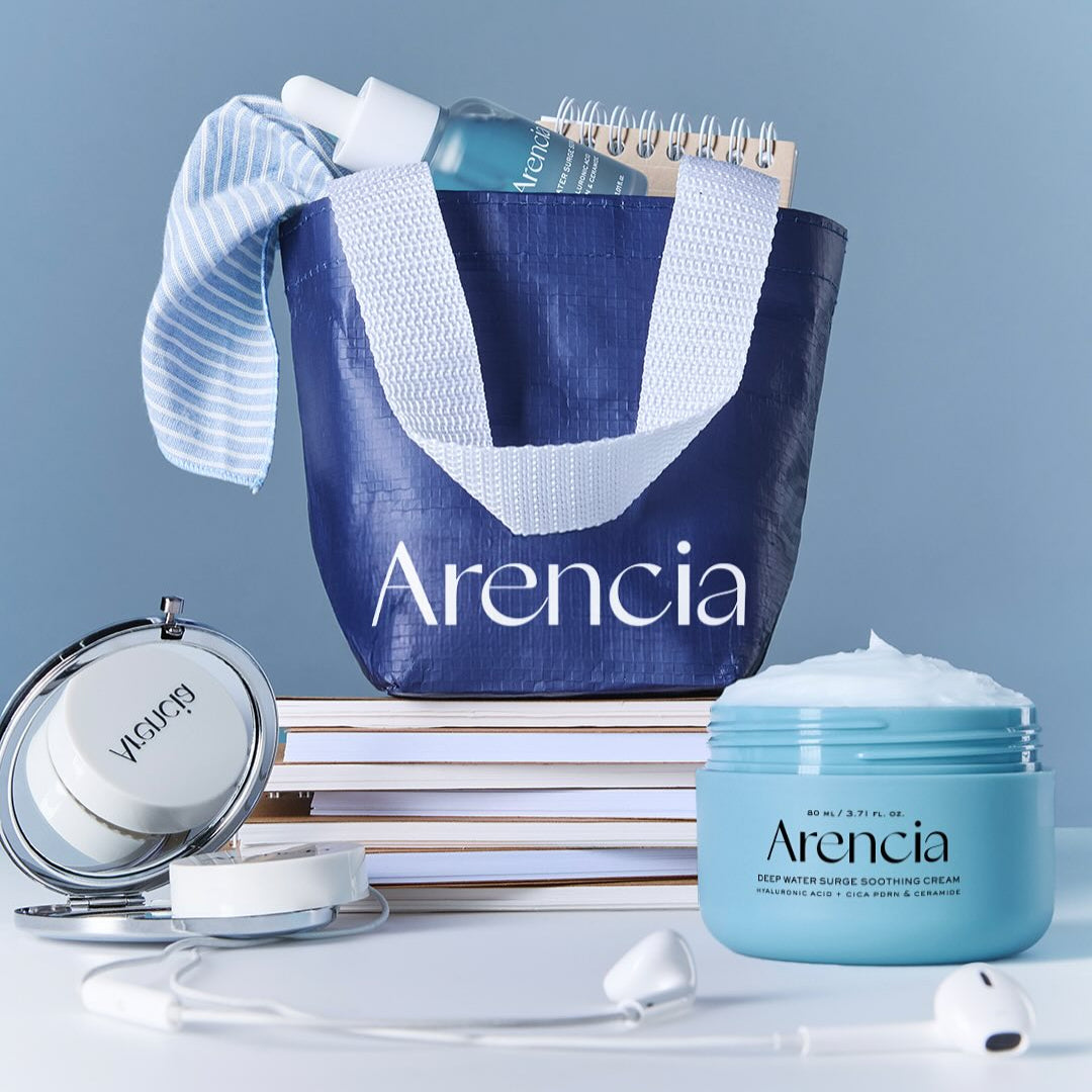 ARENCIA Deep Water Surge Soothing Cream 80ml, pot bleu apaisant sur fond bleu, marque ARENCIA, ambiance skincare