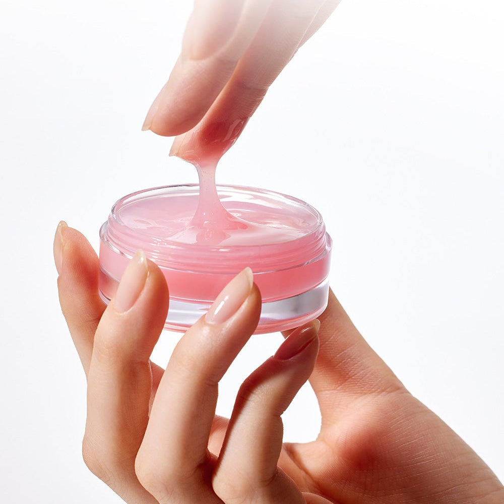 ARENCIA  Honey Glazed Collagen Lip Mask 15g, pot rosé ouvert avec texture glissante, mains en gros plan sur fond clair