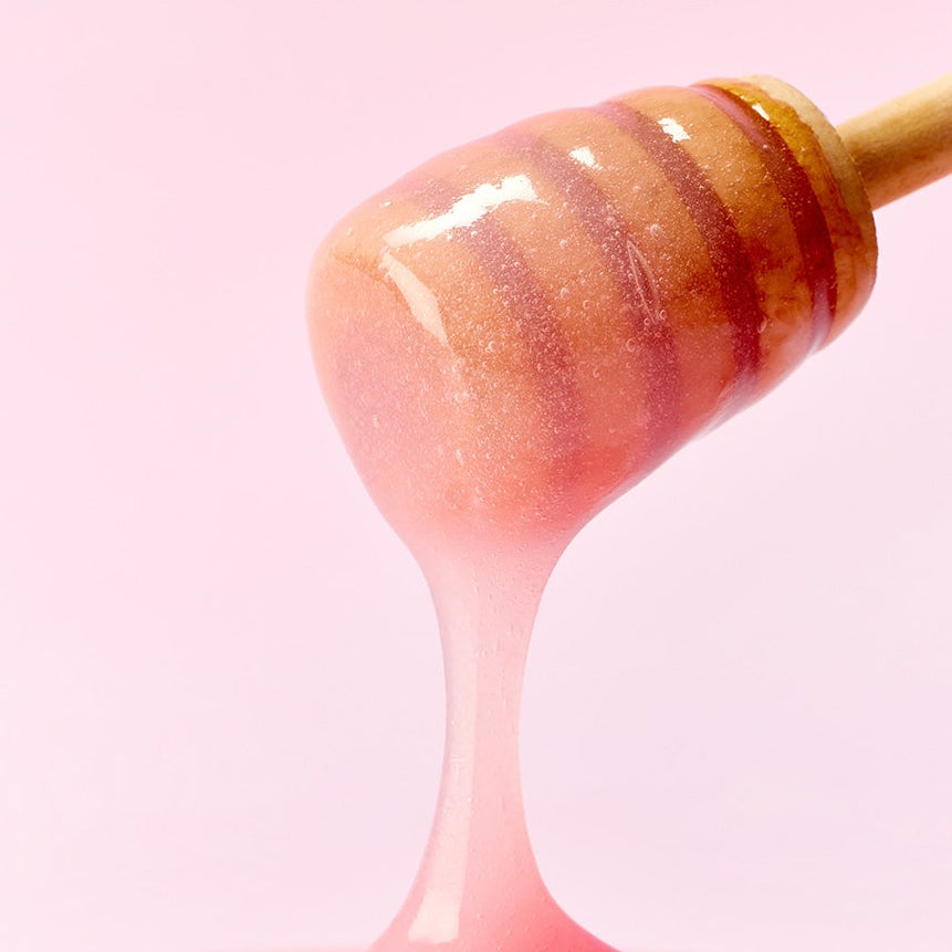 ARENCIA  Honey Glazed Collagen Lip Mask 15g, pot de masque à la texture miel brillante sur fond rose, vue gros plan.