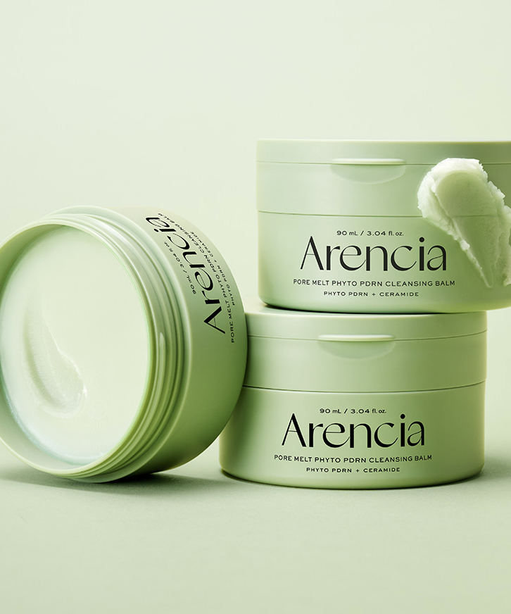 ARENCIA Pore Melt Phyto PDRN Cleansing Balm 90ml de la marque Arencia, visuel produit en fond vert avec texture.