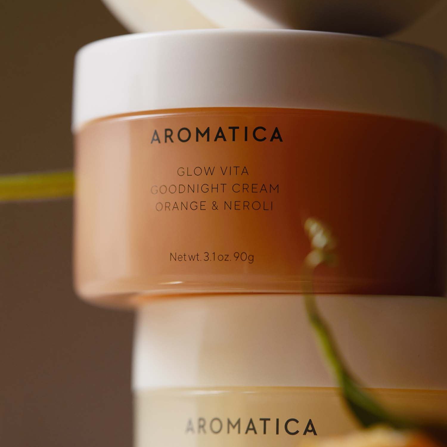 AROMATICA Glow Vita Good Night Cream Orange & Neroli 90G, pot crème de nuit orange & néroli, image produit en lumière douce.