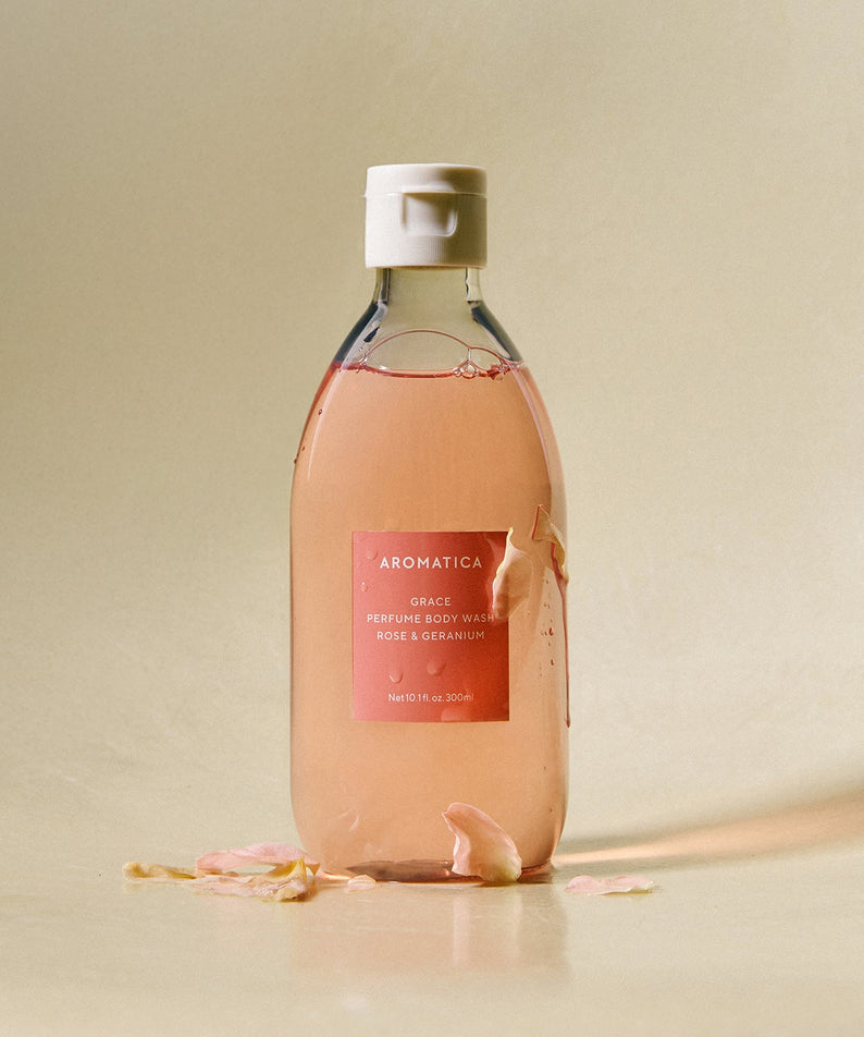 AROMATICA Grace Perfume Body Lotion Rose & Geranium 300ML, flacon rose-géranium sur fond clair, marque AROMATICA.