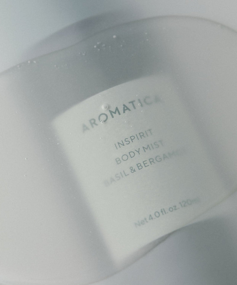 AROMATICA Inspirit Body Mist Basil & Bergamot 120ML de la marque AROMATICA, flacon sur fond clair, vue produit.
