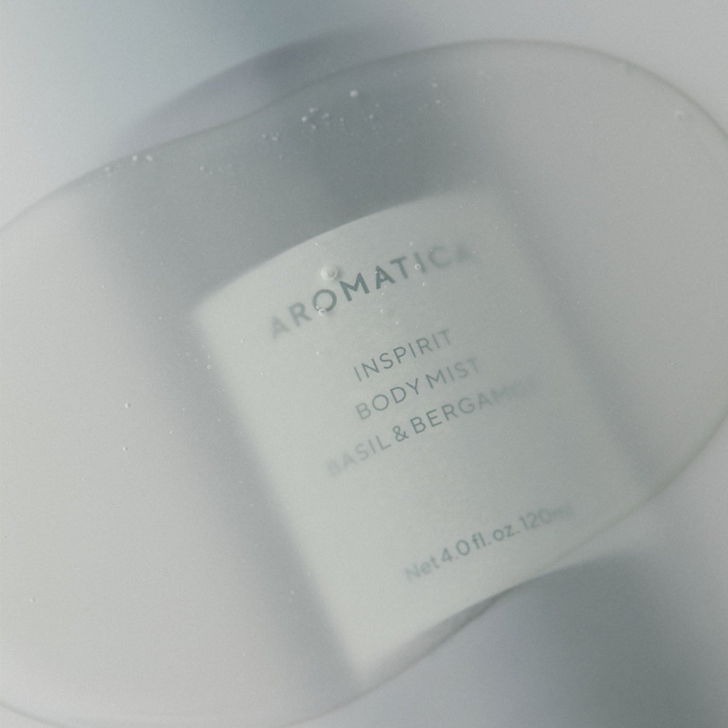 AROMATICA Inspirit Body Mist Basil & Bergamot 120ML de la marque AROMATICA, flacon sur fond clair, vue produit.