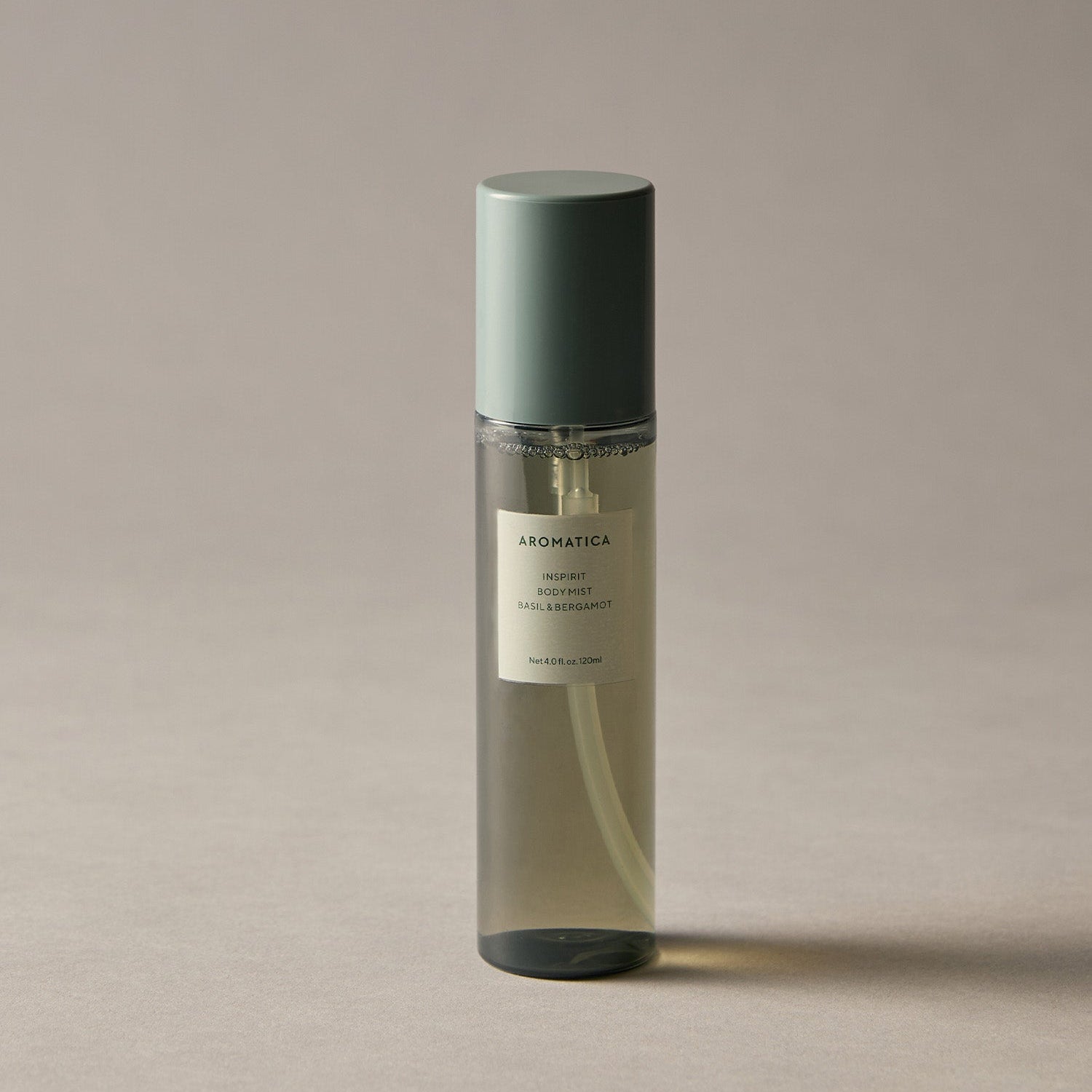 AROMATICA Inspirit Body Mist Basil & Bergamot 120ML, brume pour le corps AROMATICA sur fond clair, visuel produit
