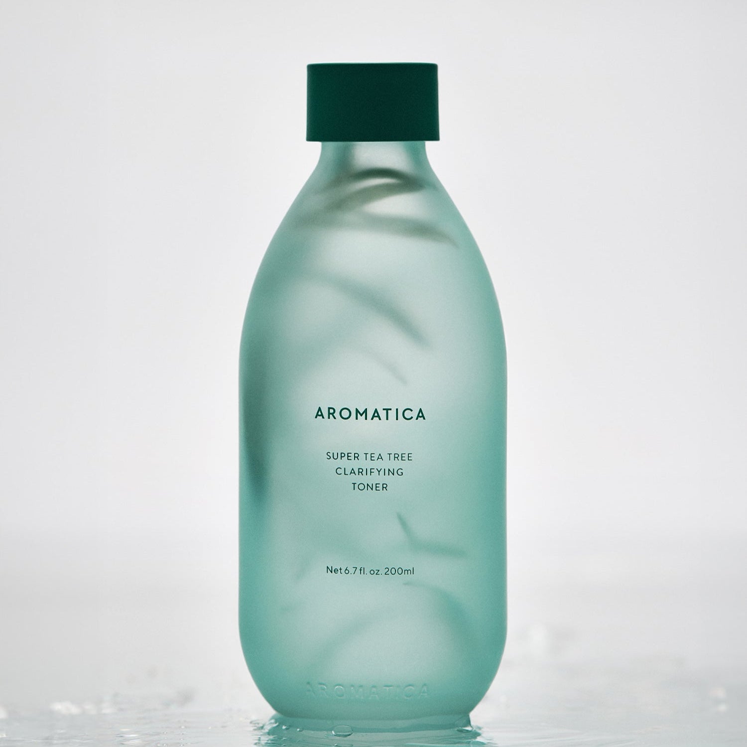 AROMATICA Super Tea Tree Clarifying Toner 200ML, flacon vert sur fond blanc, marque visible, photo produit skincare