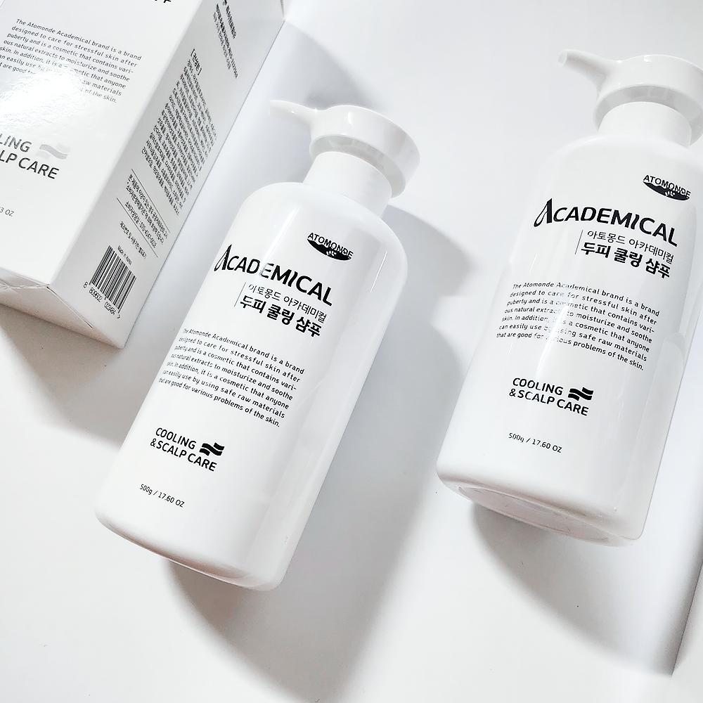 ATOMANDE Academic Scalp Cooling Shampoo 500ml, flacons blancs sur fond clair, marque Academic visible, contexte visuel produit.
