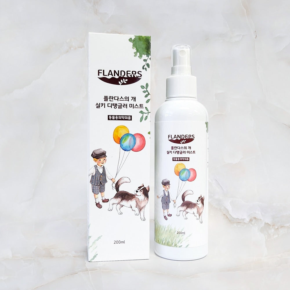 ATOMANDE Flander's Dog Silky Detangler Mist 200ml ATOMANDE, flacon avec tête de chien sur fond marbre clair