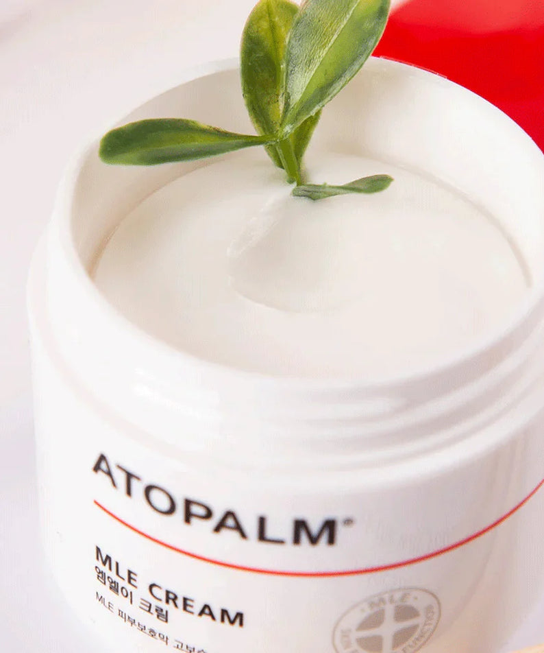 ATOPALM MLE Cream 160ml (Single Type) : pot blanc avec feuille verte sur fond rouge, visuel produit beauté.