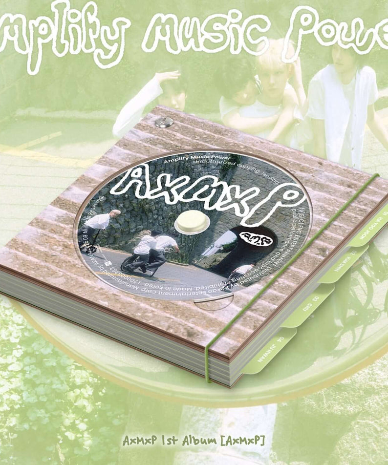 AXMXP - 1st Album [AxMxP] (M ver.) - Album Kpop : visuel du disque sur couverture verte avec groupe, style rétro Kpop