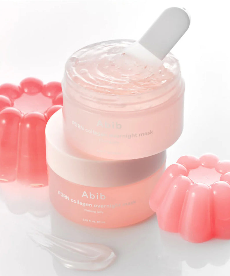 ABIB PDRN Collagen Overnight Mask Firming Jelly 80ml en pot avec spatule et gelée de soutien rose, fond blanc lisse.