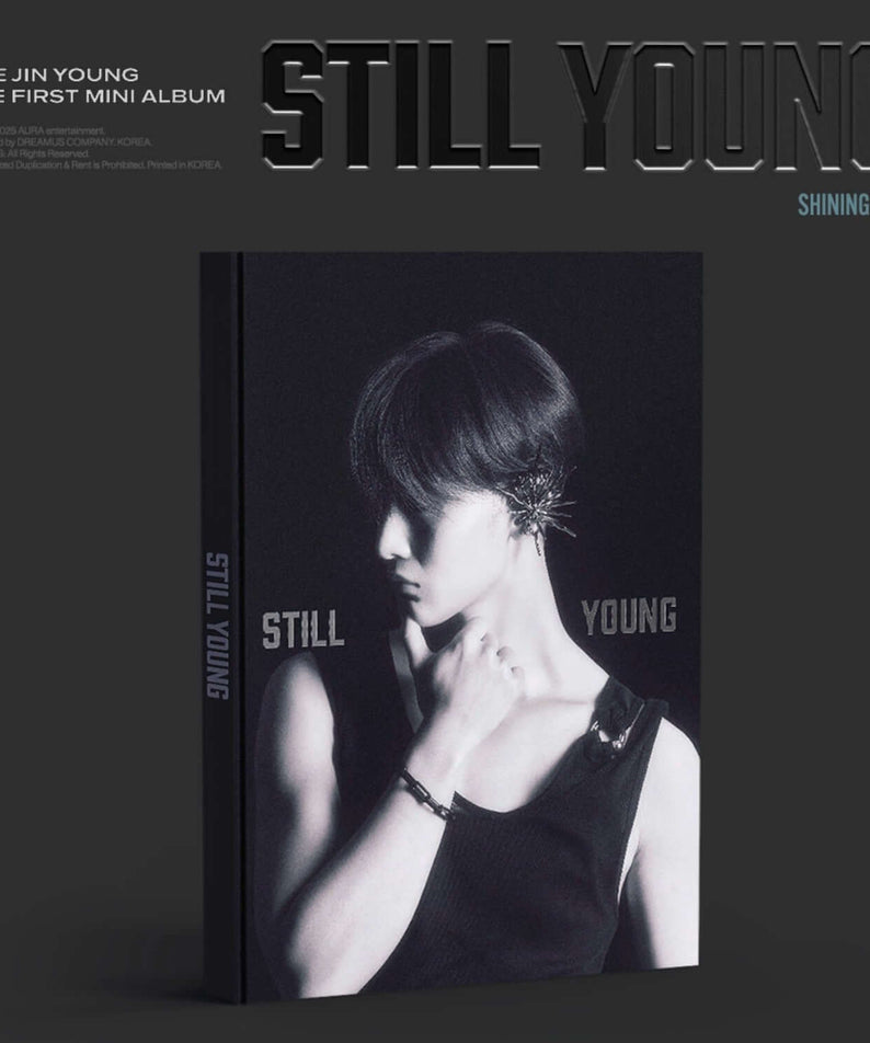 BAE JINYOUNG - 1st Mini Album [STILL YOUNG] (Shining Ver.) - Album Kpop, visuel du cover sur fond sombre