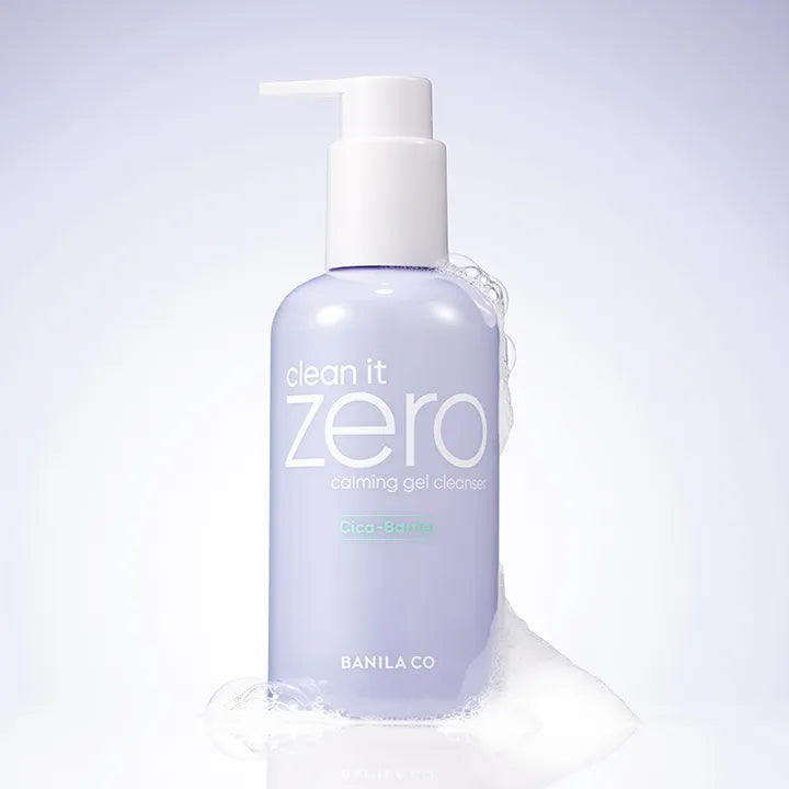 BANILA CO Clean It Zero Calming Gel Cleanser 200ml de BANILA CO, flacon sur fond clair avec bulles d’eau
