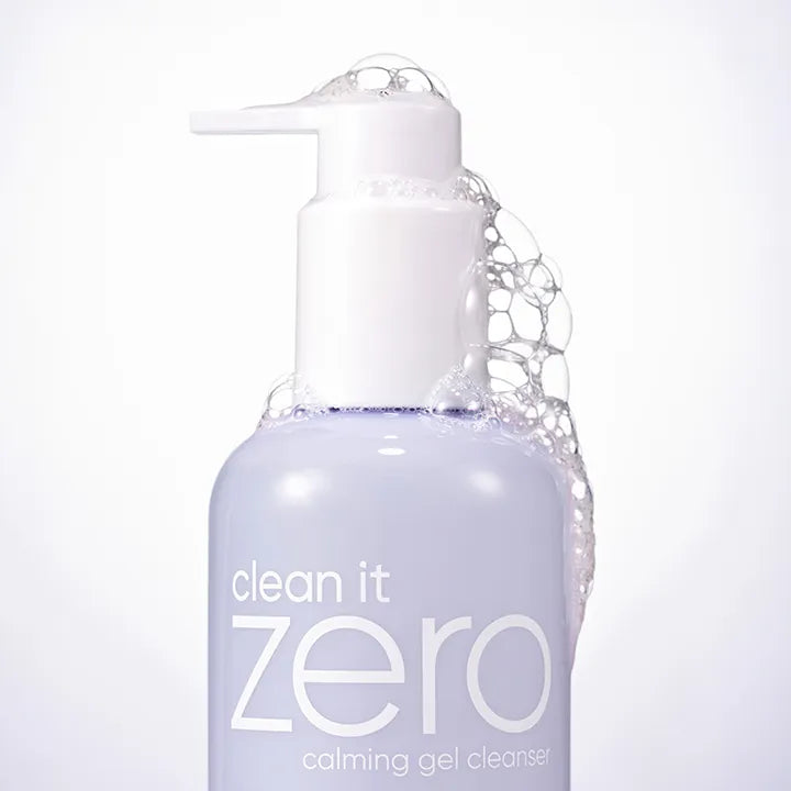 BANILA CO Clean It Zero Calming Gel Cleanser 200ml, flacon sur fond blanc avec bulles, contexte visuel beauté.
