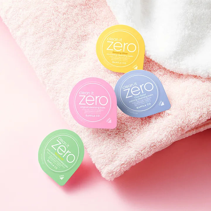 BANILA CO Clean It Zero Cleansing Balm Variety Travel Kit Duo Set, gamme de baumes sur serviette blanche, marque BANILA CO.