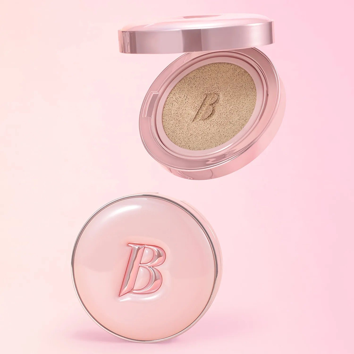 BANILA CO Essence Skin Pink Cushion de BANILACO, packaging rose sur fond pastel, coussin maquillage premium