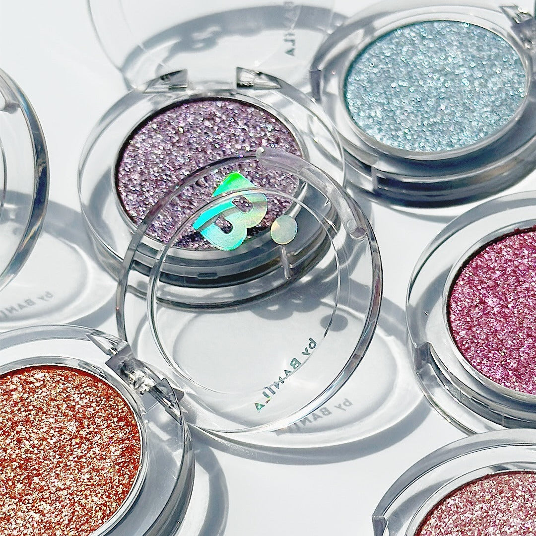 BANILA CO Hyper Holobeam Eye Glitter, marque BanilaCo, pots de paillettes holographiques bleu/rose sur fond blanc, vue rapprochée