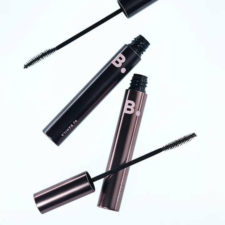 BANILA CO Powerproof Mascara de BANILACO, gros plan sur brosse et tube noir sur fond clair, maquillage.