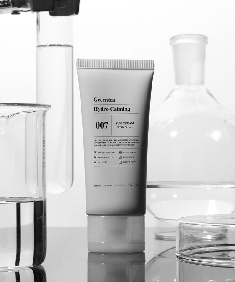 Crème solaire BARULAB Green Tea Hydro Calming Sun Cream avec thé vert, hydratation apaisante. Pour protection et soins de la peau.