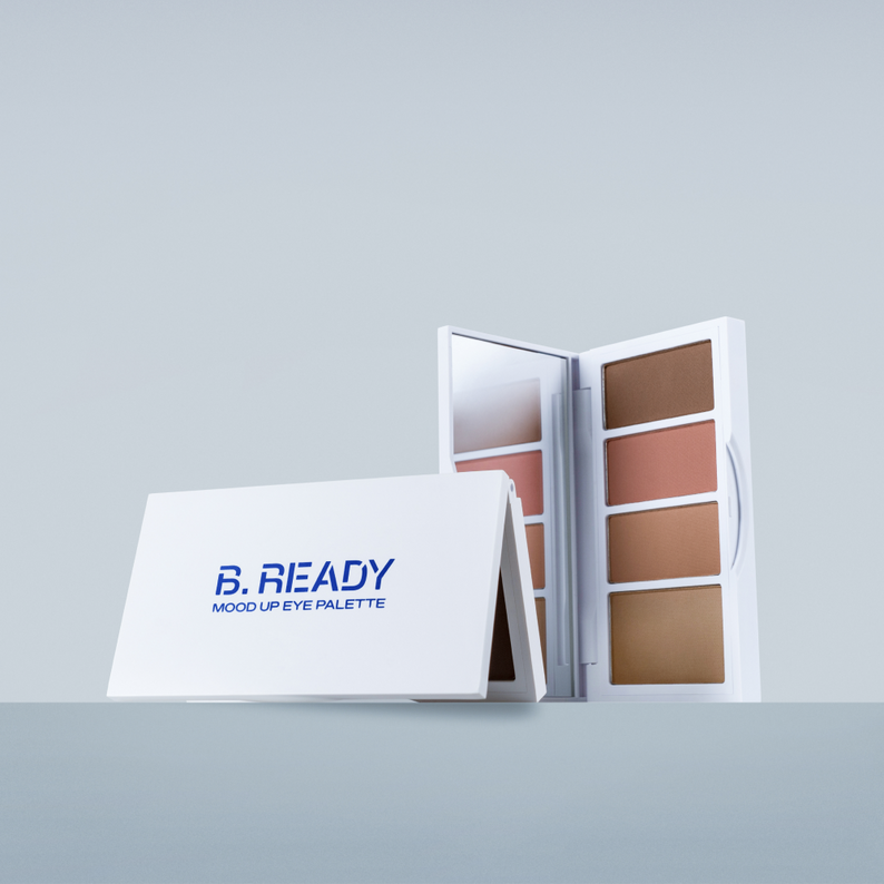 Palette yeux BE.READY Mood Up Shade Eye Palette 7g ouverte sur fond gris, présentant des teintes variées pour maquillage.