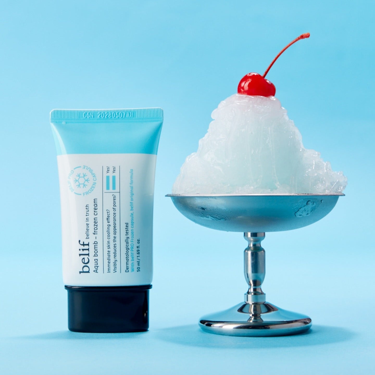 BELIF Aqua Bomb Frozen Cream 50ml, tube bleu et crème glacée en photo fond bleu, marque BELIF