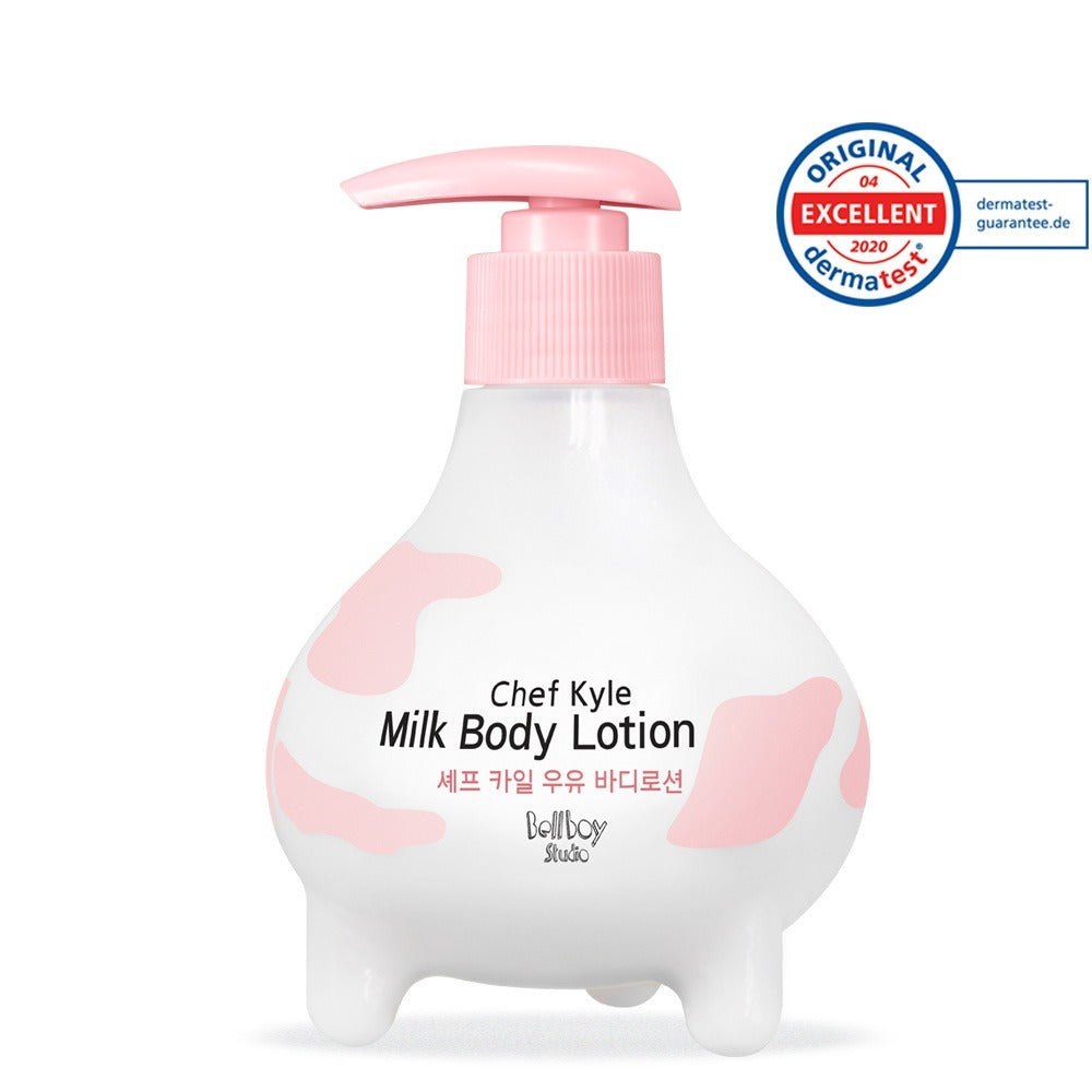 BELLBOY STUDIO Chef Kyle Soothing 2 Piece Set : lotion corps mi-lait rose sur fond blanc, marque visible, style mignon.
