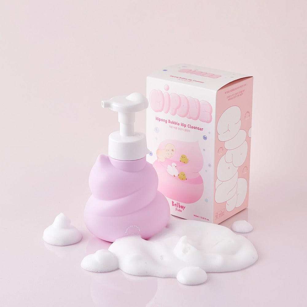 BELLBOY STUDIO Hippong Bubble Butt Cleanser : produit nettoyant sur fond rose, flacon pompe et mousse blanche